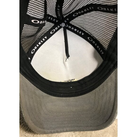 Oakley Mens Heathered Gray & Black Snapback Trucker Hat Mesh Back Adjustable - Picture 8 of 9